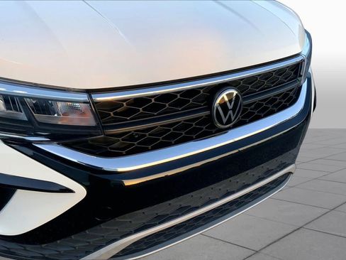 Used 2022 Volkswagen Taos SE FWD image 29
