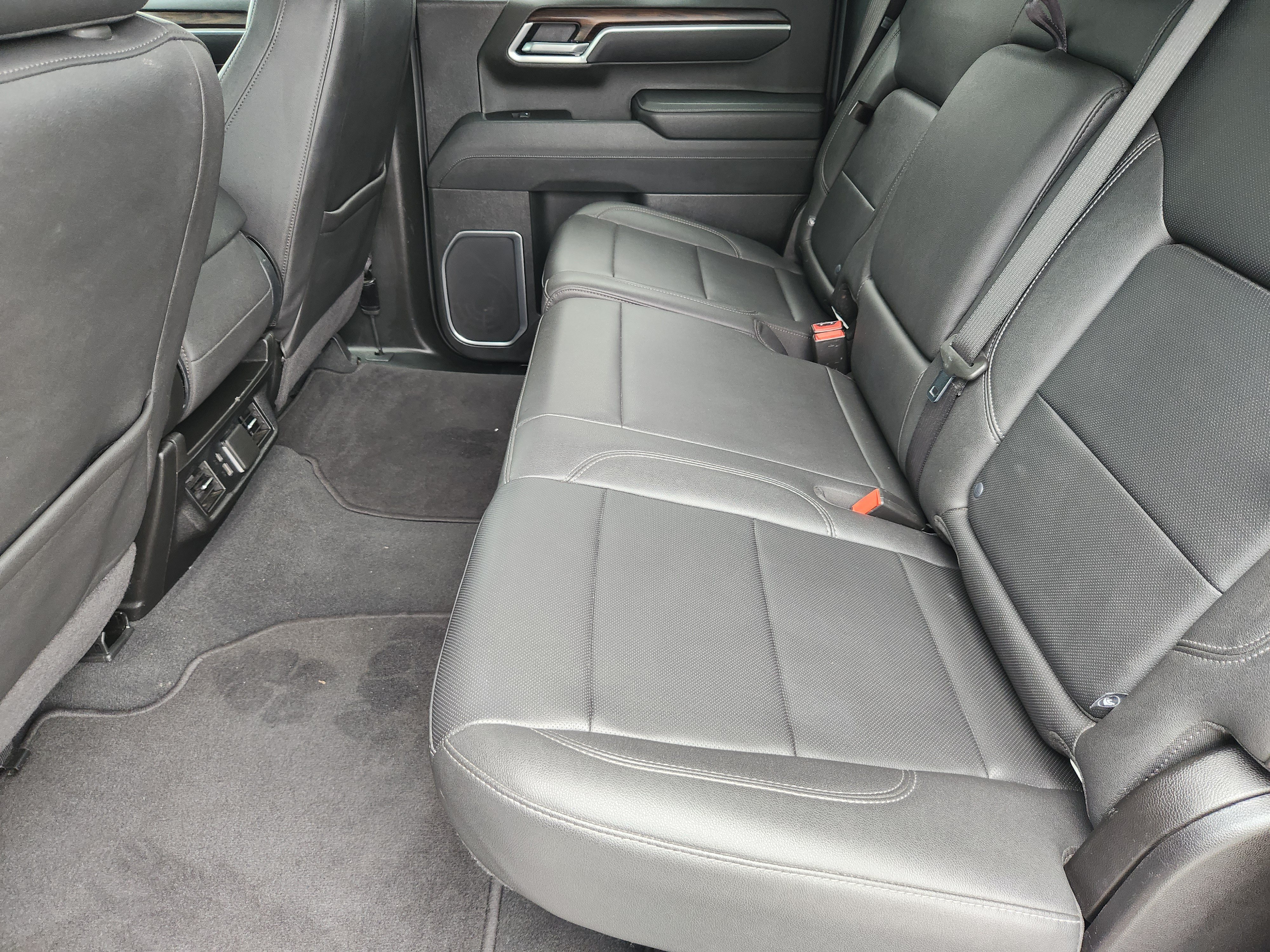 Used 2025 GMC Sierra 1500 SLT AWD/4WD image 31