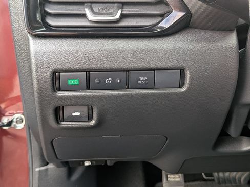 Certified 2025 Nissan Sentra SV FWD image 20