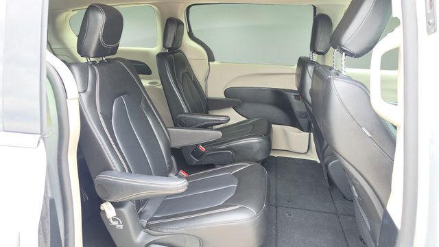 Used 2024 Chrysler Pacifica Touring-L FWD image 14