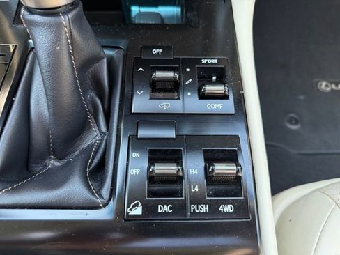 Used 2020 Lexus GX 460 Luxury w/ Accessory Package AWD/4WD image 28