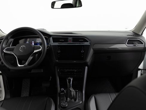 Used 2024 Volkswagen Tiguan SE AWD/4WD image 33