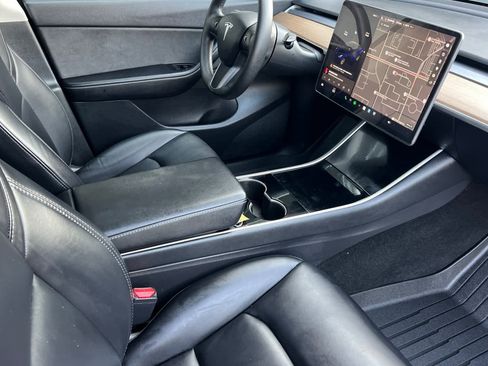 Used 2021 Tesla Model Y Standard Range image 19