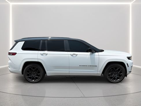 Used 2024 Jeep Grand Cherokee L Summit AWD/4WD image 6