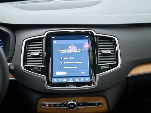 Certified 2025 Volvo XC90 B6 Plus AWD/4WD image 29
