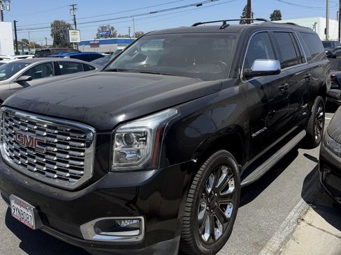 Used 2019 GMC Yukon XL SLT AWD/4WD image 3
