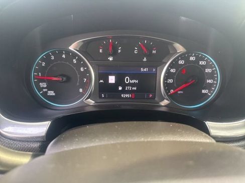 Used 2023 Chevrolet Traverse RS AWD/4WD image 17