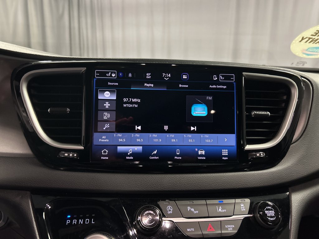 Used 2026 Chrysler Pacifica Select FWD image 17