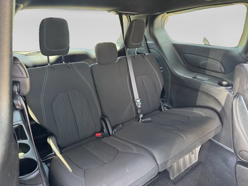 Used 2024 Chrysler Pacifica Touring FWD image 22