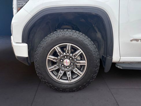 Used 2024 GMC Sierra 1500 AT4 w/ Technology Package AWD/4WD image 14