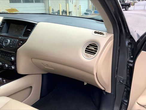 Used 2016 Nissan Pathfinder Platinum w/ Cargo Package image 18