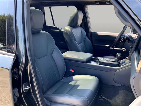 Used 2025 Lexus GX 550 w/ Cold Area Package AWD/4WD image 9