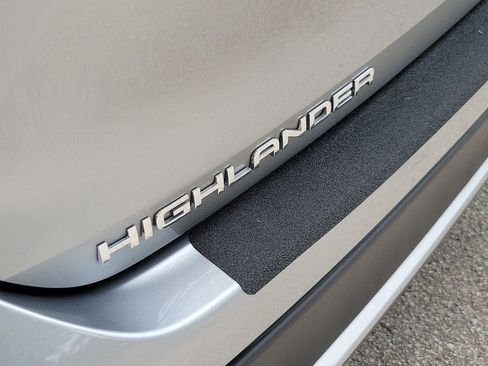 Used 2025 Toyota Highlander XSE AWD/4WD image 6