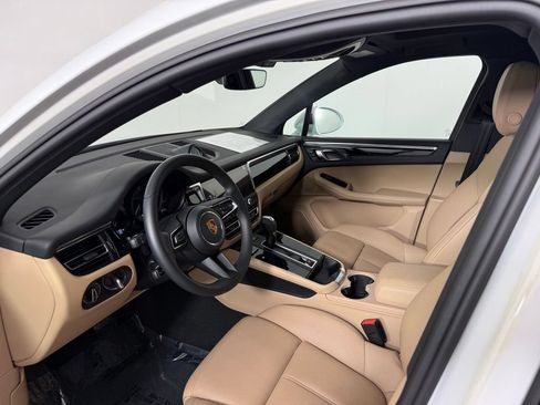 Certified 2026 Porsche Macan AWD/4WD image 4