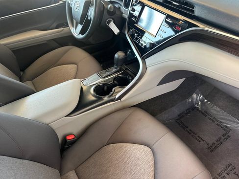 Used 2018 Toyota Camry LE FWD image 17