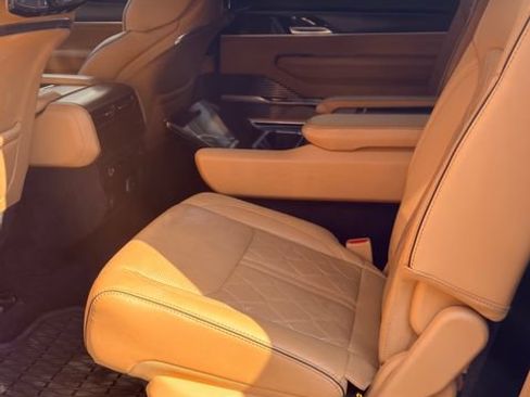 Used 2025 Jeep Grand Wagoneer L Series III w/ Rear Seat Video Group 1 AWD/4WD image 11
