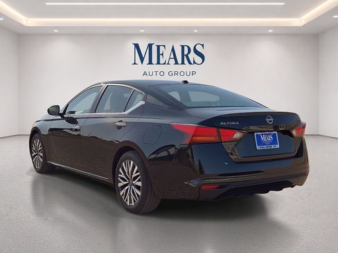 Used 2025 Nissan Altima 2.5 SV FWD image 3
