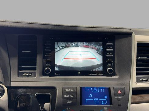 Used 2020 Toyota Sienna XLE image 41