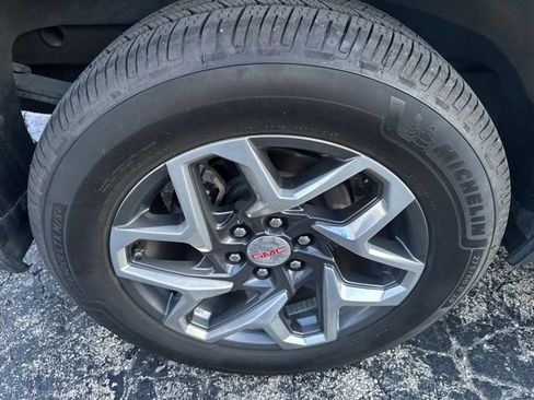 Used 2022 GMC Sierra 1500 SLT w/ SLT Premium Plus Package AWD/4WD image 6