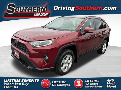 Used 2021 Toyota RAV4 XLE image 1