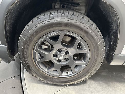 Certified 2025 Honda Pilot TrailSport image 9