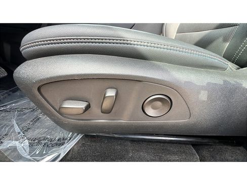 Certified 2025 Chevrolet Equinox EV LT w/ Convenience Package image 24