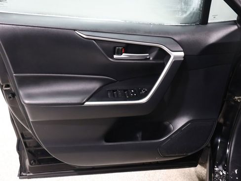 Used 2019 Toyota RAV4 XLE image 13