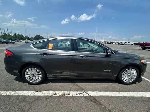 Used 2016 Ford Fusion SE w/ Equipment Group 502A FWD image 6