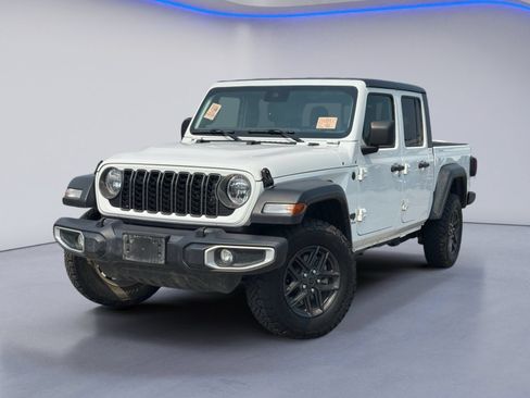 Used 2025 Jeep Gladiator Sport AWD/4WD image 2