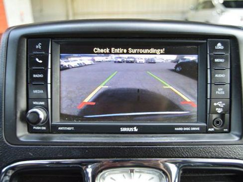 Used 2015 Chrysler Town & Country Touring FWD image 25