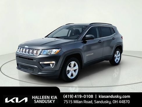 Used 2018 Jeep Compass Latitude w/ Popular Equipment Group AWD/4WD image 1