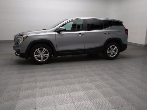 Used 2024 GMC Terrain SLE FWD image 2