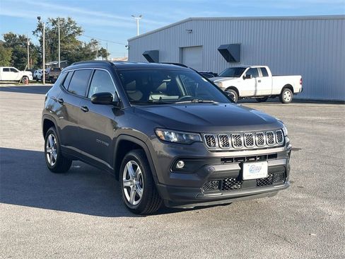 Used 2024 Jeep Compass Latitude image 7