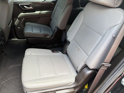 Used 2024 Chevrolet Tahoe LT w/ LT Signature Package RWD image 18