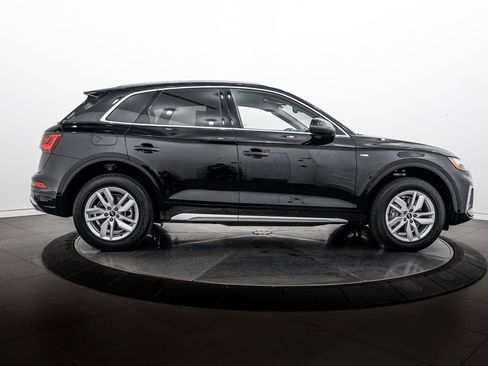 Certified 2023 Audi Q5 2.0T Premium w/ Convenience Package AWD/4WD image 3