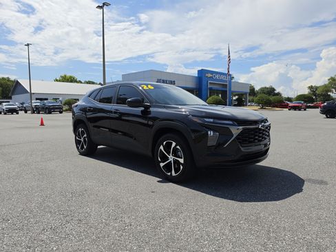 New 2026 Chevrolet Trax RS w/ Sunroof Package FWD image 2