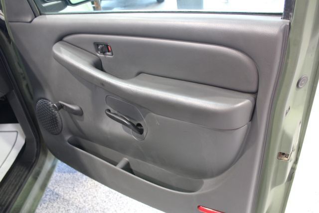Used 2006 Chevrolet Silverado 2500 W/T w/ Heavy-Duty Power Package AWD/4WD image 22