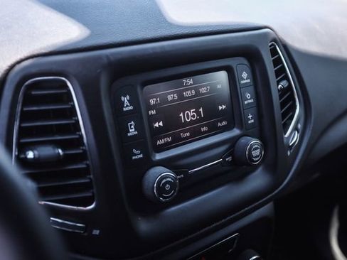 Used 2018 Jeep Compass Latitude w/ Cold Weather Group AWD/4WD image 20