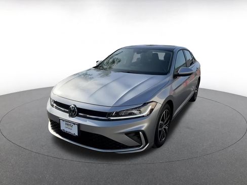 Used 2025 Volkswagen Jetta SE image 7