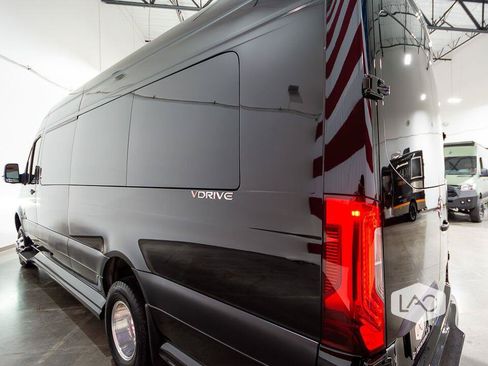 Used 2024 Mercedes-Benz Sprinter 3500 image 38