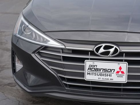 Used 2020 Hyundai Elantra SE FWD image 9