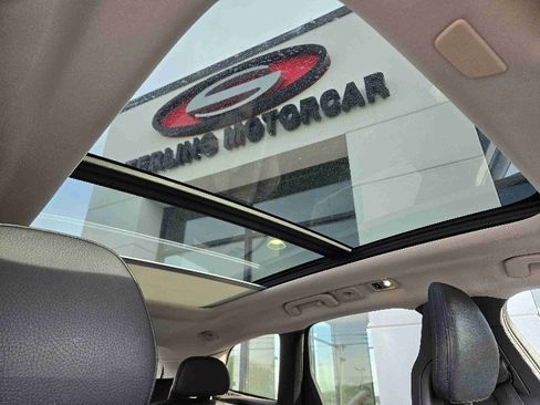 Used 2018 Volvo XC60 T6 Momentum w/ Convenience Package image 14