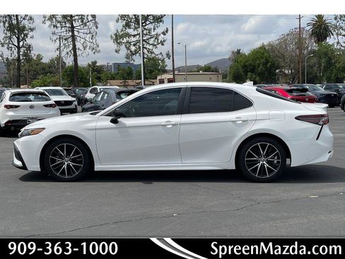 Used 2021 Toyota Camry SE w/ Carpet Mat Package (TMS) FWD image 1