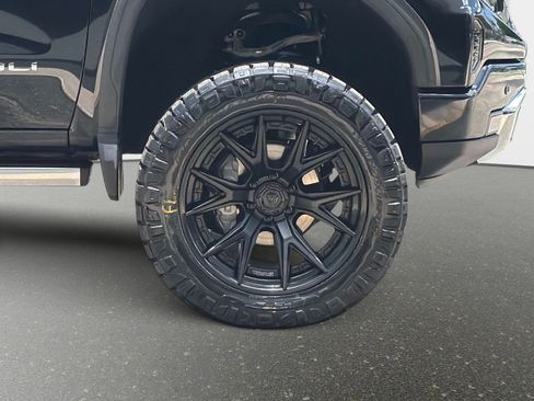 Used 2025 GMC Sierra 1500 Denali Ultimate AWD/4WD image 3