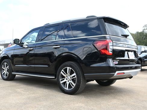 Used 2023 Ford Expedition Limited image 3