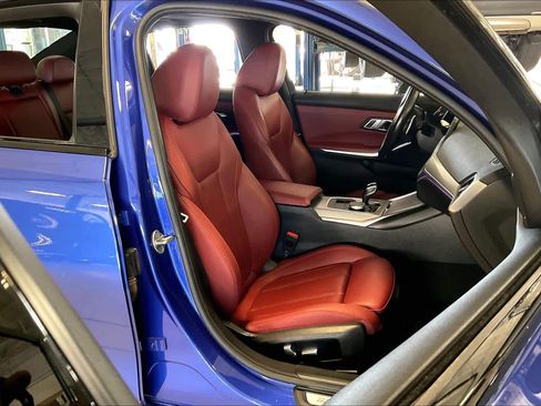 Certified 2022 BMW 330i Sedan w/ M Sport Package image 8
