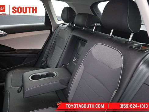 Used 2025 Volkswagen Taos SE FWD image 24