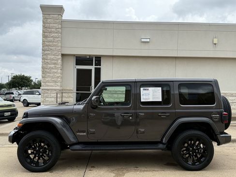 Used 2021 Jeep Wrangler Unlimited Sahara AWD/4WD image 3