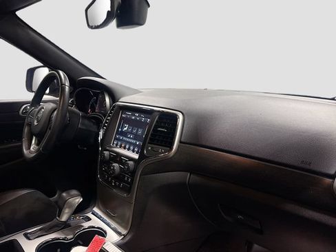 Used 2018 Jeep Grand Cherokee Altitude AWD/4WD image 24