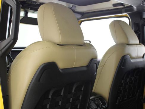 Used 2019 Jeep Wrangler Unlimited Rubicon AWD/4WD image 35